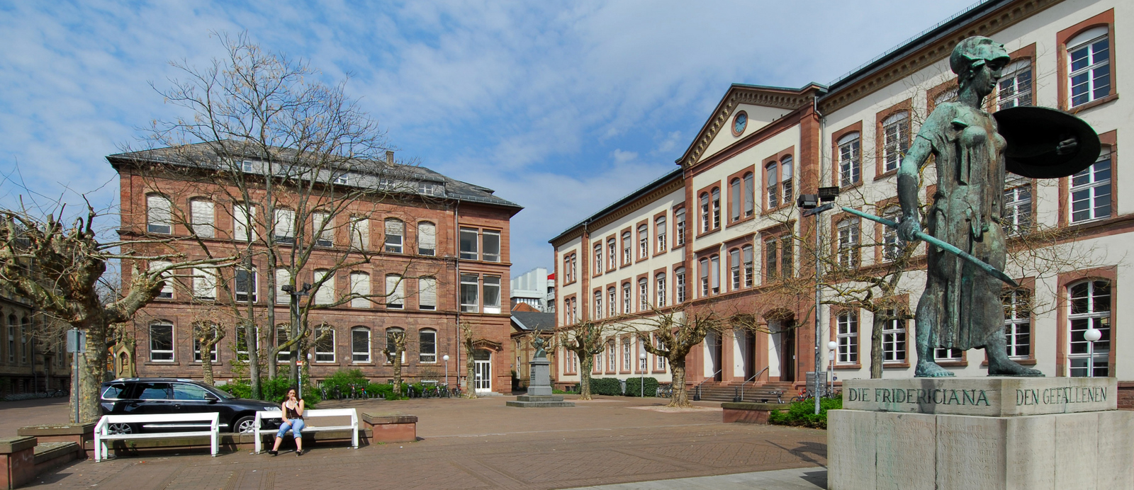 Die Fridericiana ziert den Ehrenhof auf dem Campus. Bildquelle: Stadt-Karlsruhe